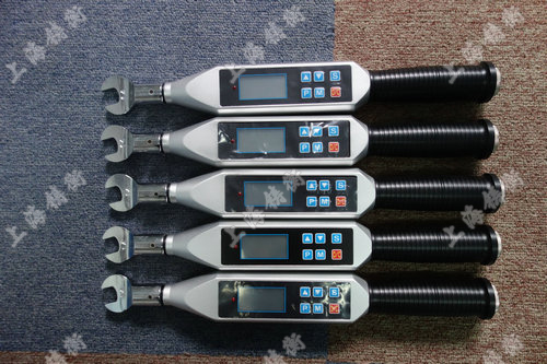 ���@Ť������